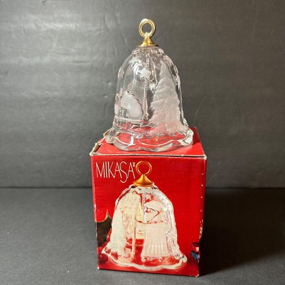 Mikasa Crystal Holiday Bell Santa Claus Sleigh Tree Stars Scalloped Edge 4.5" - Picture 3 of 8
